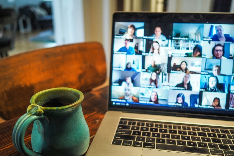 A Quick Guide to The Hybrid Work Model