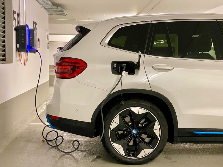 Top Reasons Homeowners Are Investing in EV Charging Stations