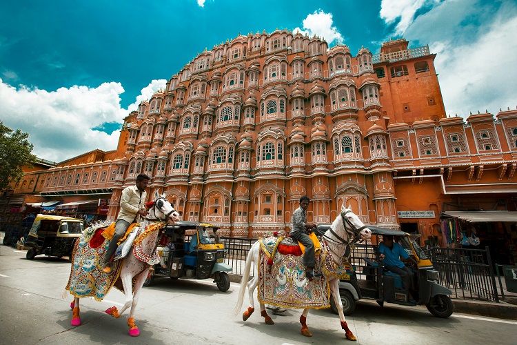 A Complete Guide to Exploring India: Golden Triangle, Family and Temple Tours