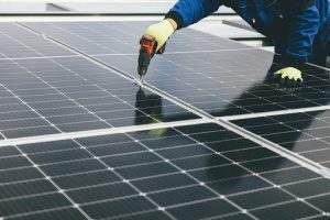 How Hybrid Inverters Improve Solar Backup for Modern Homes